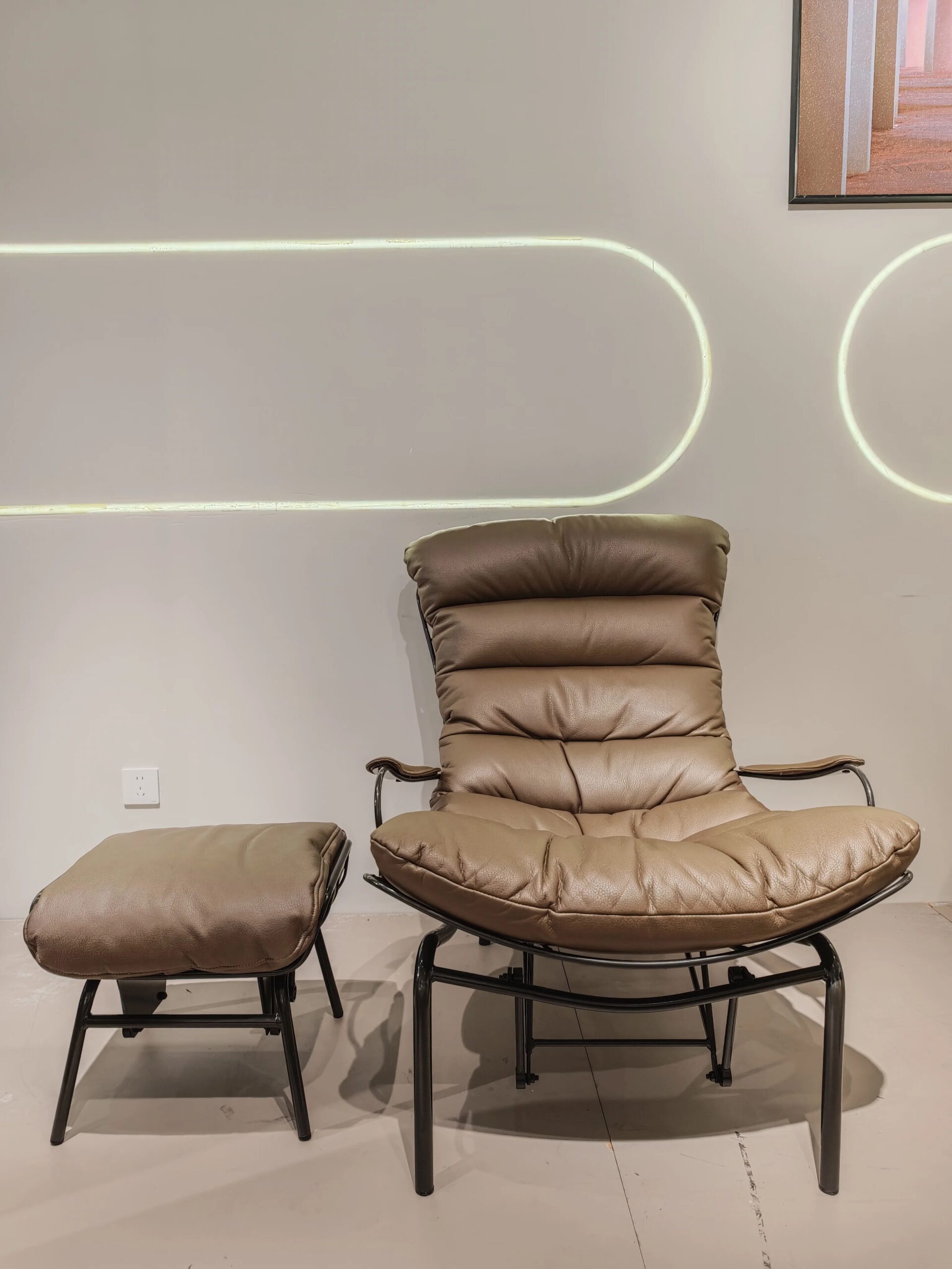 Italian-Luxury-Living-Room-Chaise-Lounge-Modern