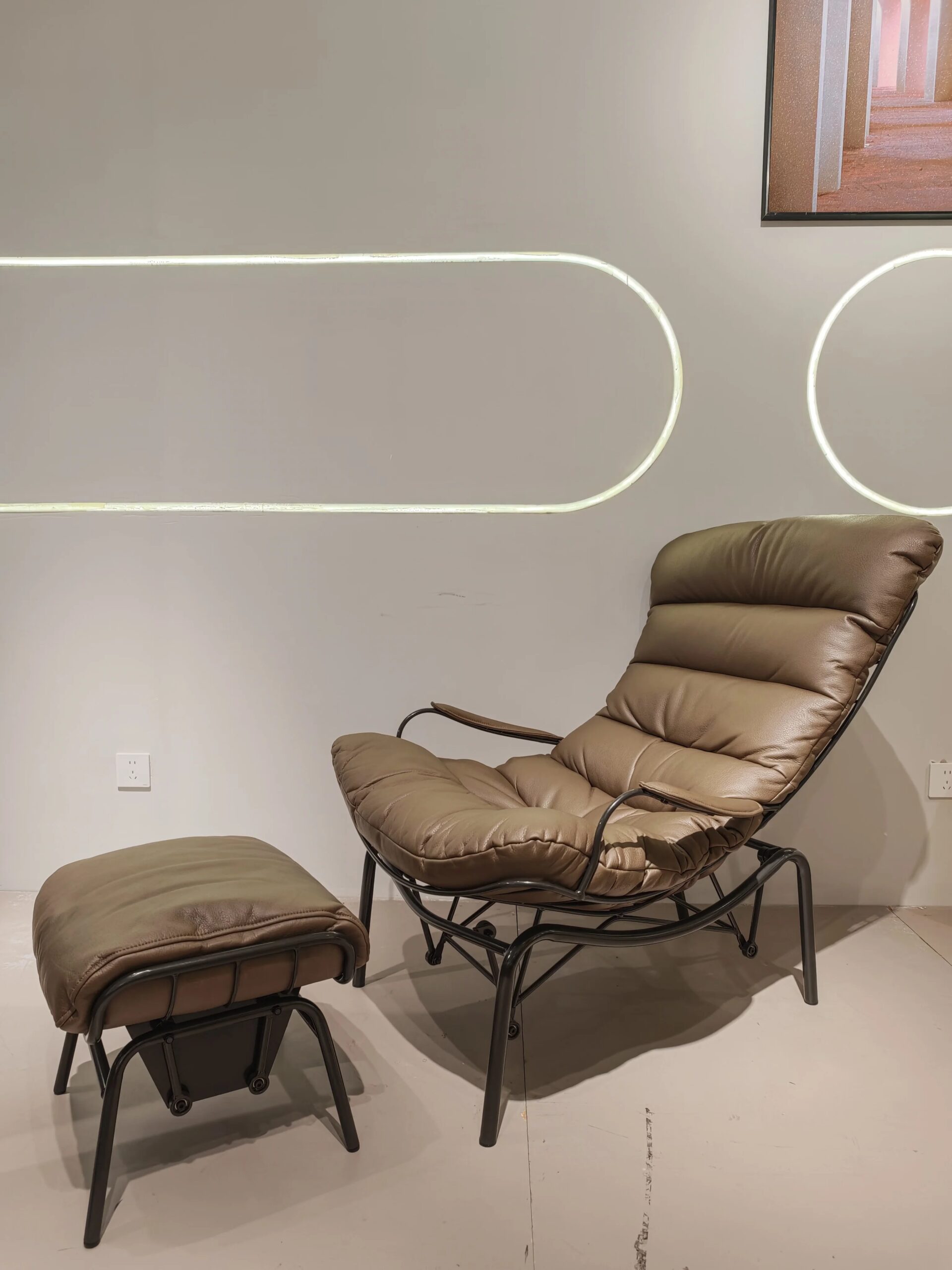 Italian-Luxury-Living-Room-Chaise-Lounge-Modern