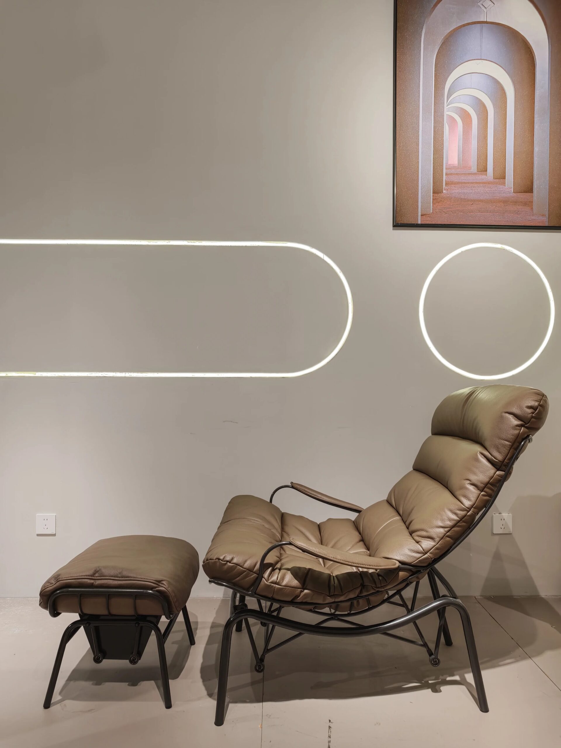 Italian-Luxury-Living-Room-Chaise-Lounge-Modern