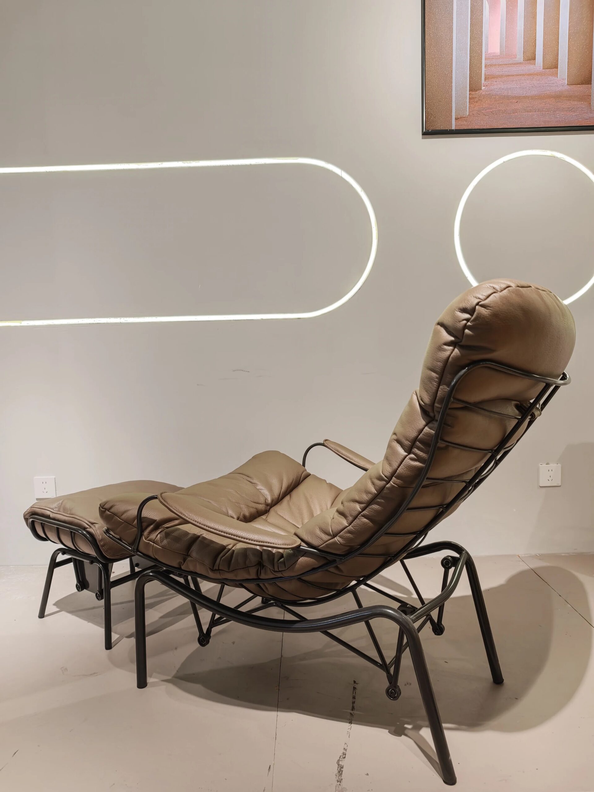 Italian-Luxury-Living-Room-Chaise-Lounge-Modern