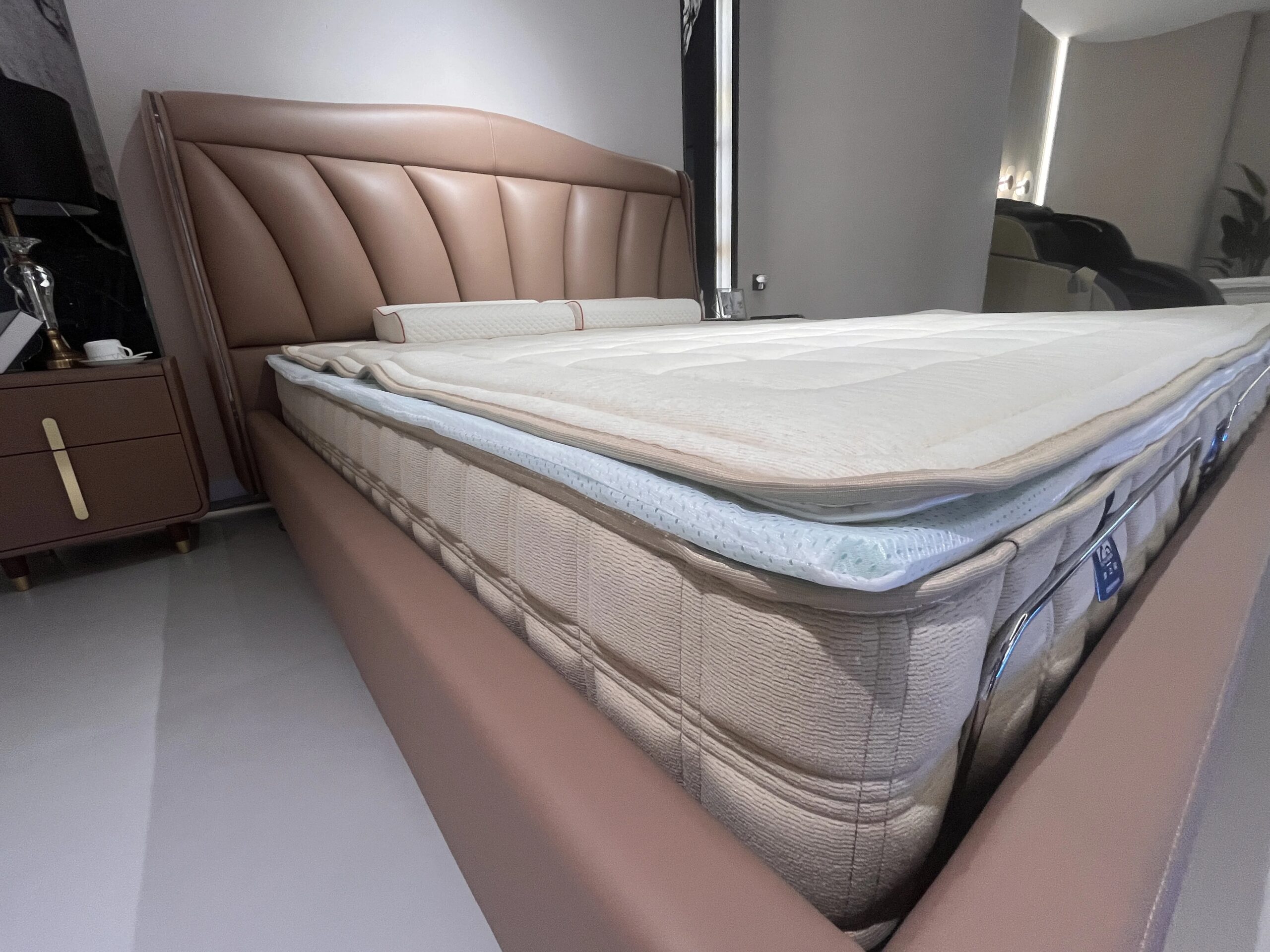 Luxury-Durable-Silk-Fabric-Spring-Hybrid-Mattress
