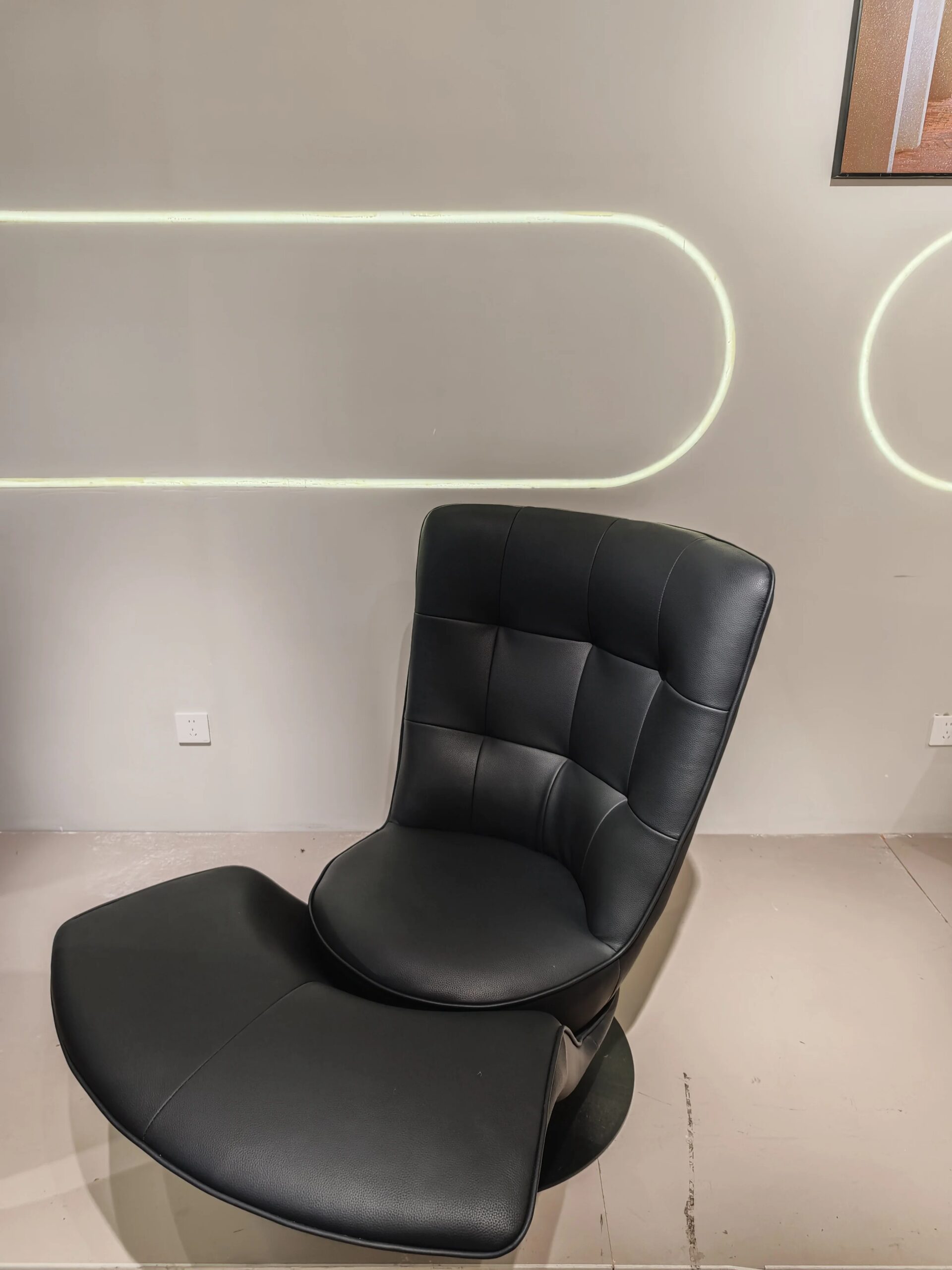 Midcentury-Luxurious-Metal-Leather-Armchair-Revolving-Backrest