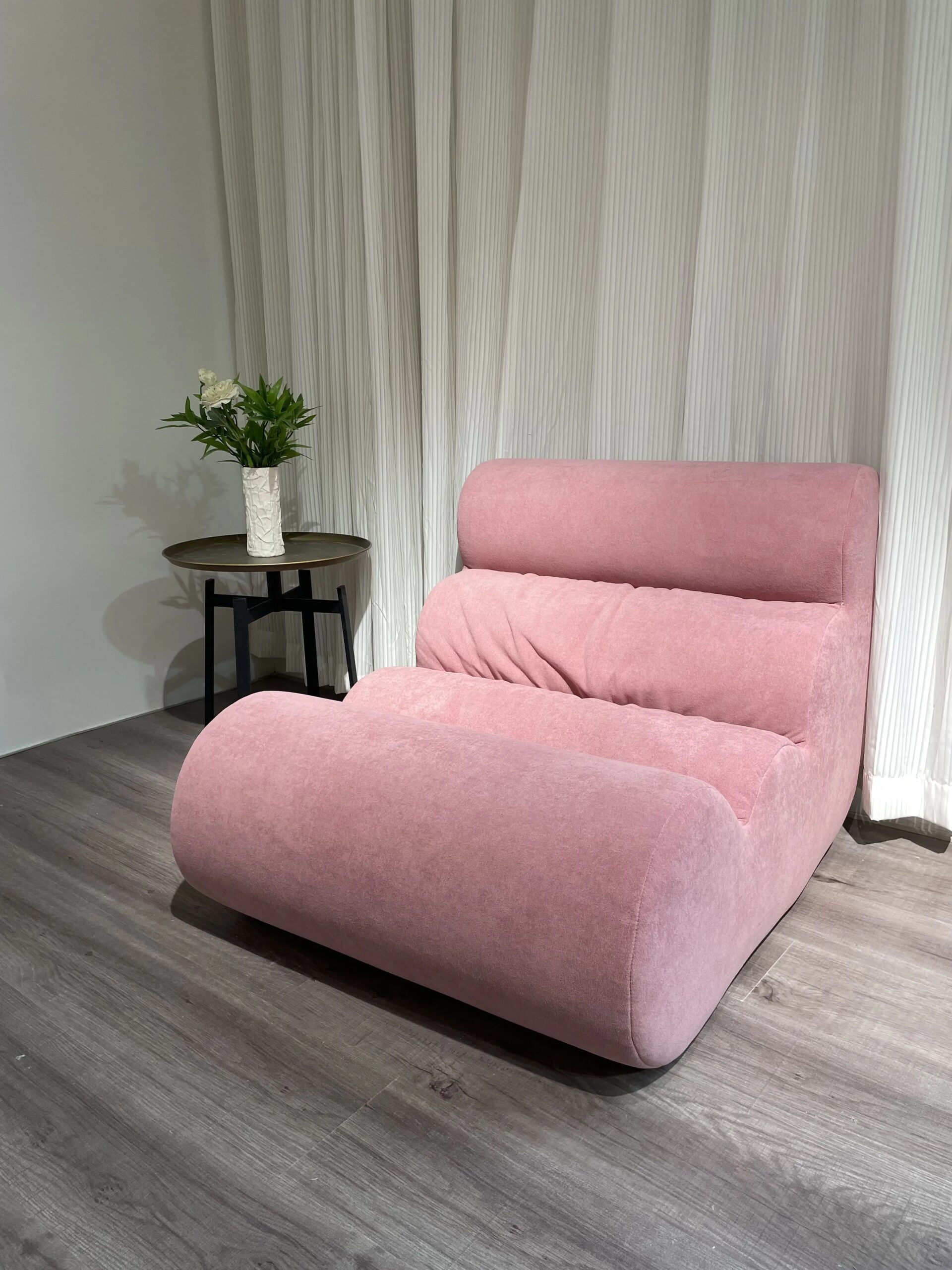 Minimalist-One-Seater-L-Shape-Armless-Cloth