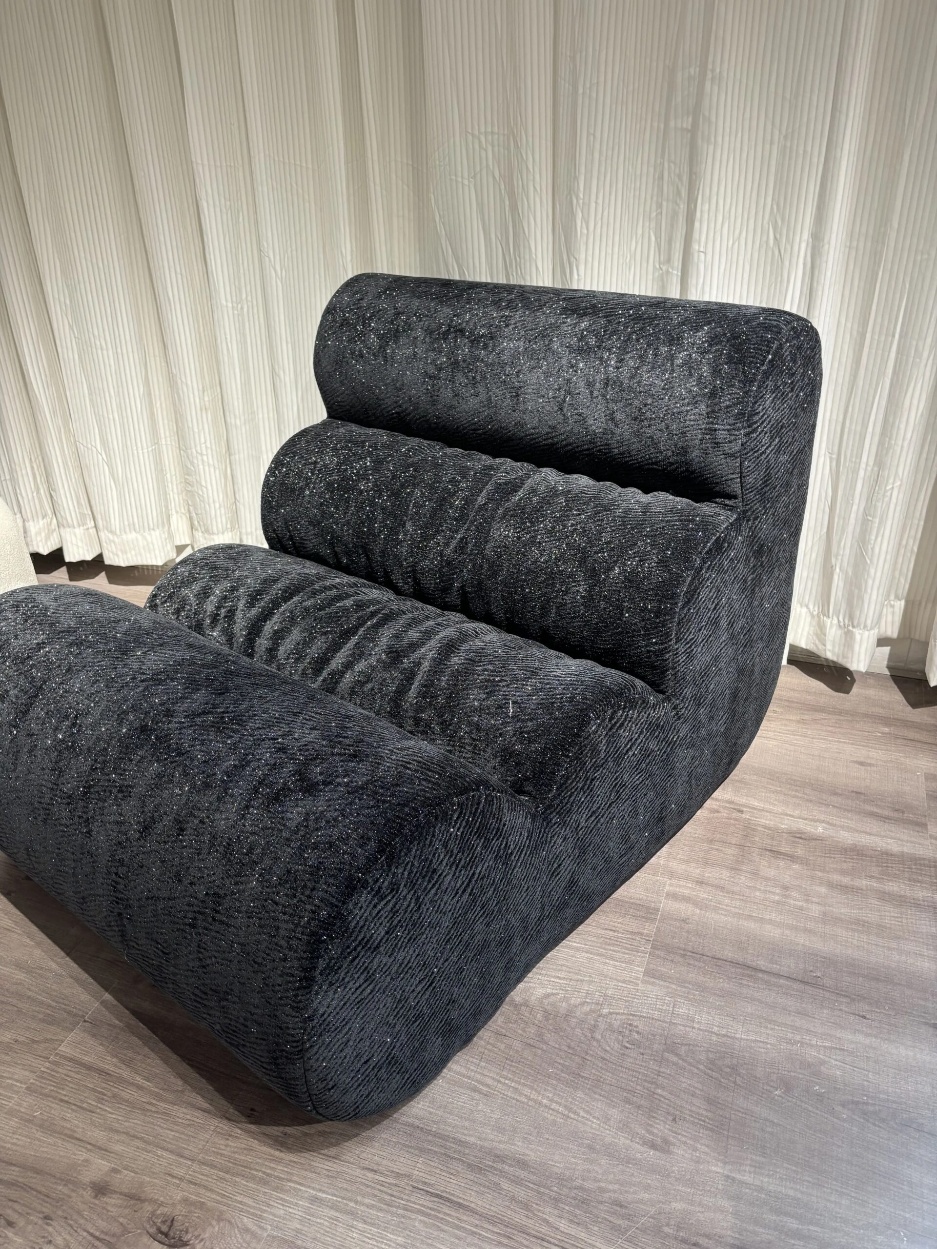 Minimalist-One-Seater-L-Shape-Armless-Cloth