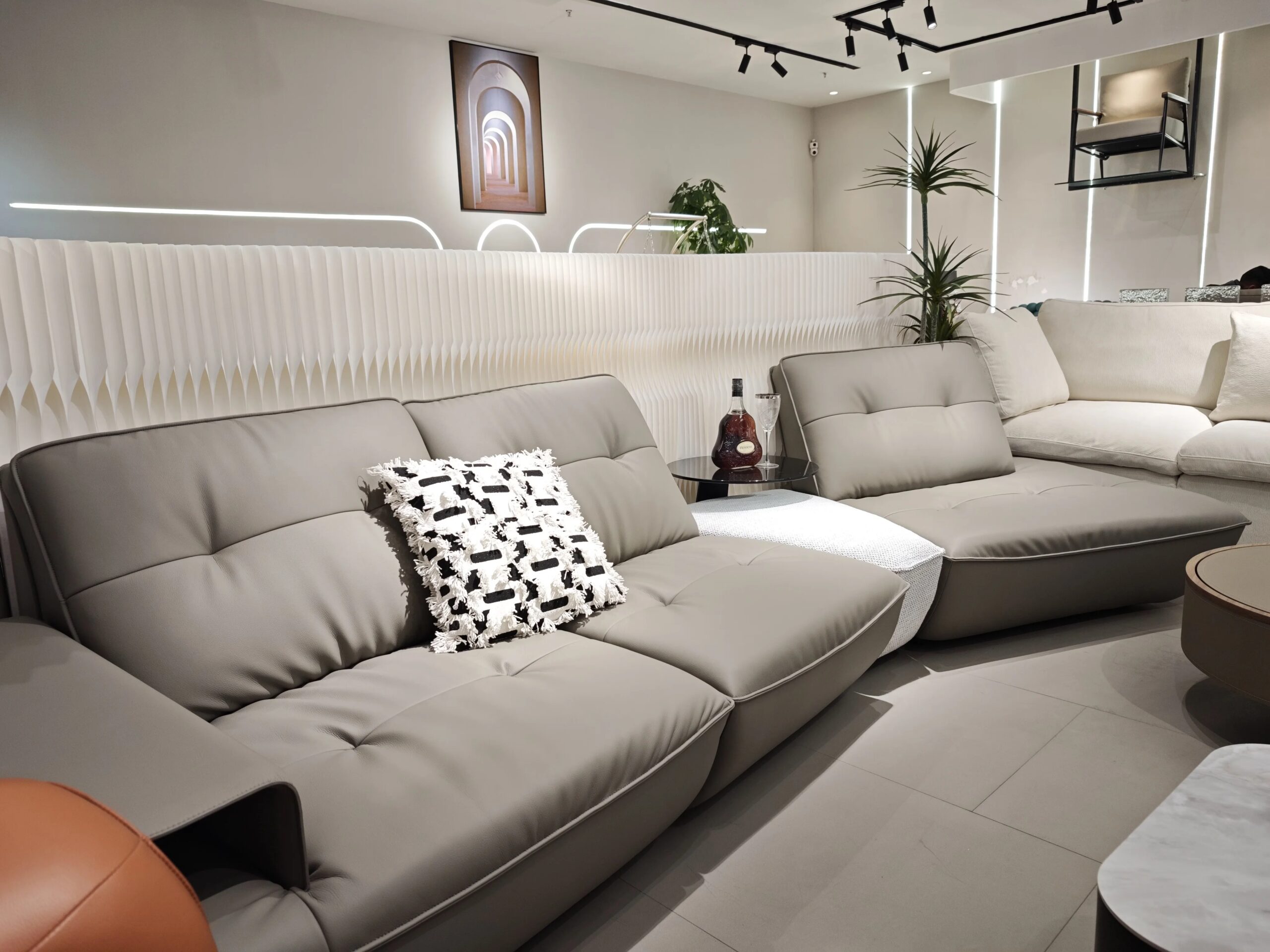 Modern-Luxury-Minimalist-Three-Seat-Corner-Chesterfield