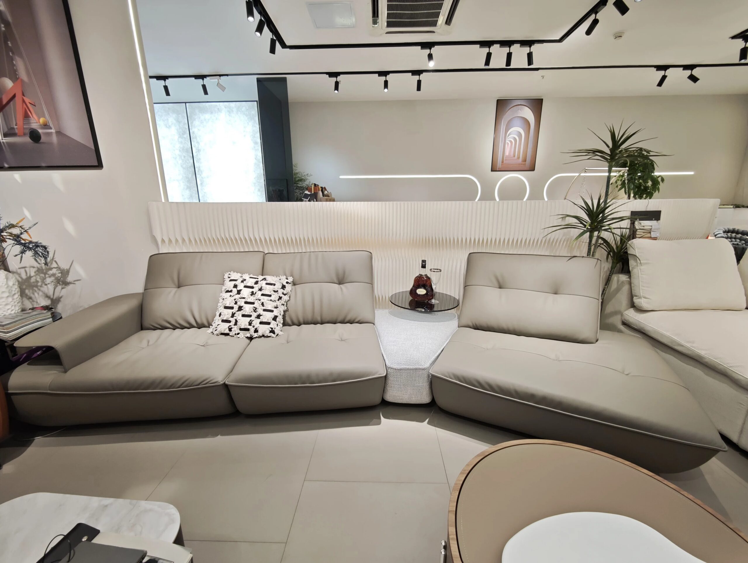 Modern-Luxury-Minimalist-Three-Seat-Corner-Chesterfield