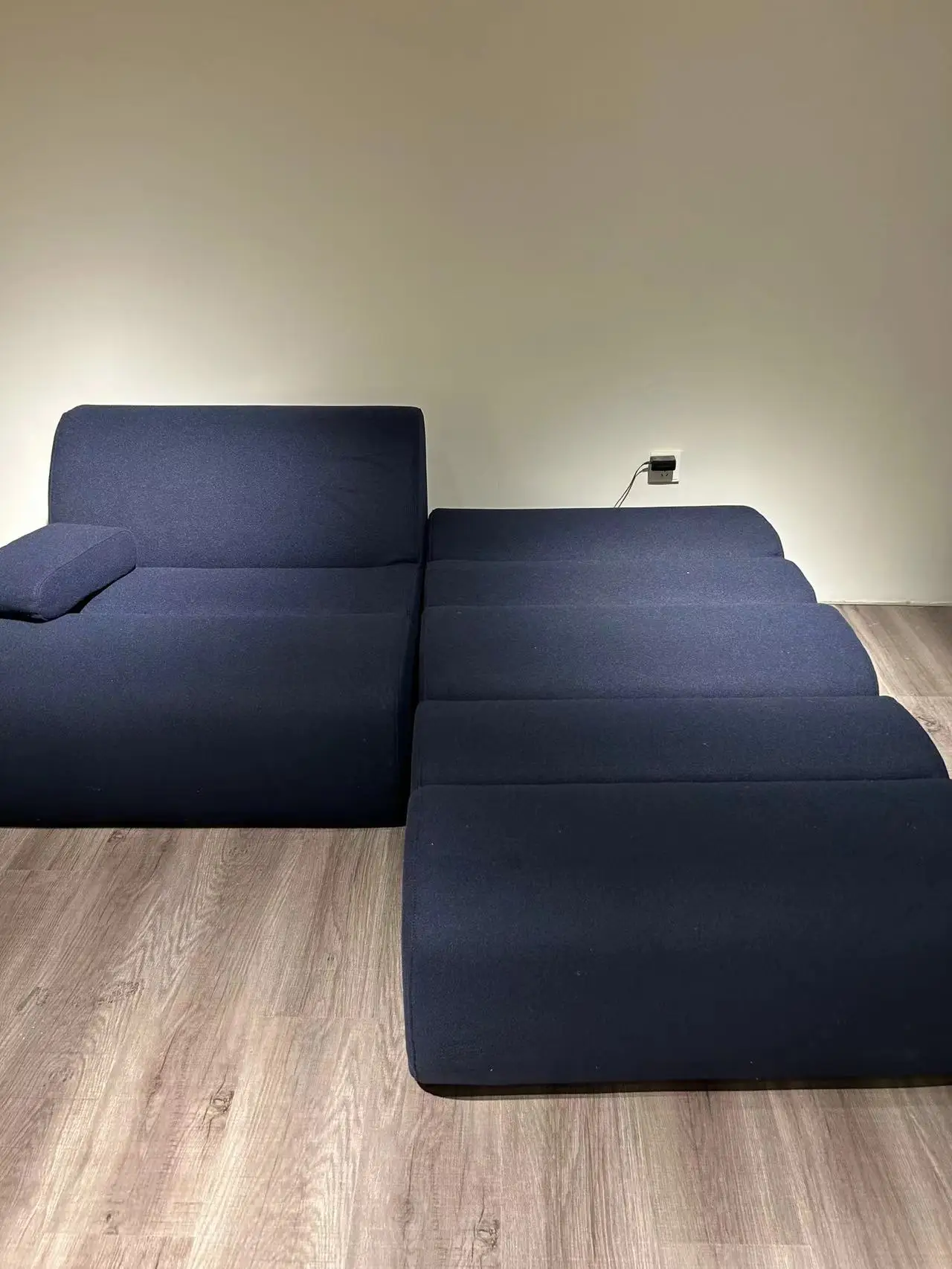Modern-Minimalist-Modular-Foam-Sectional-Vacuum-Couch