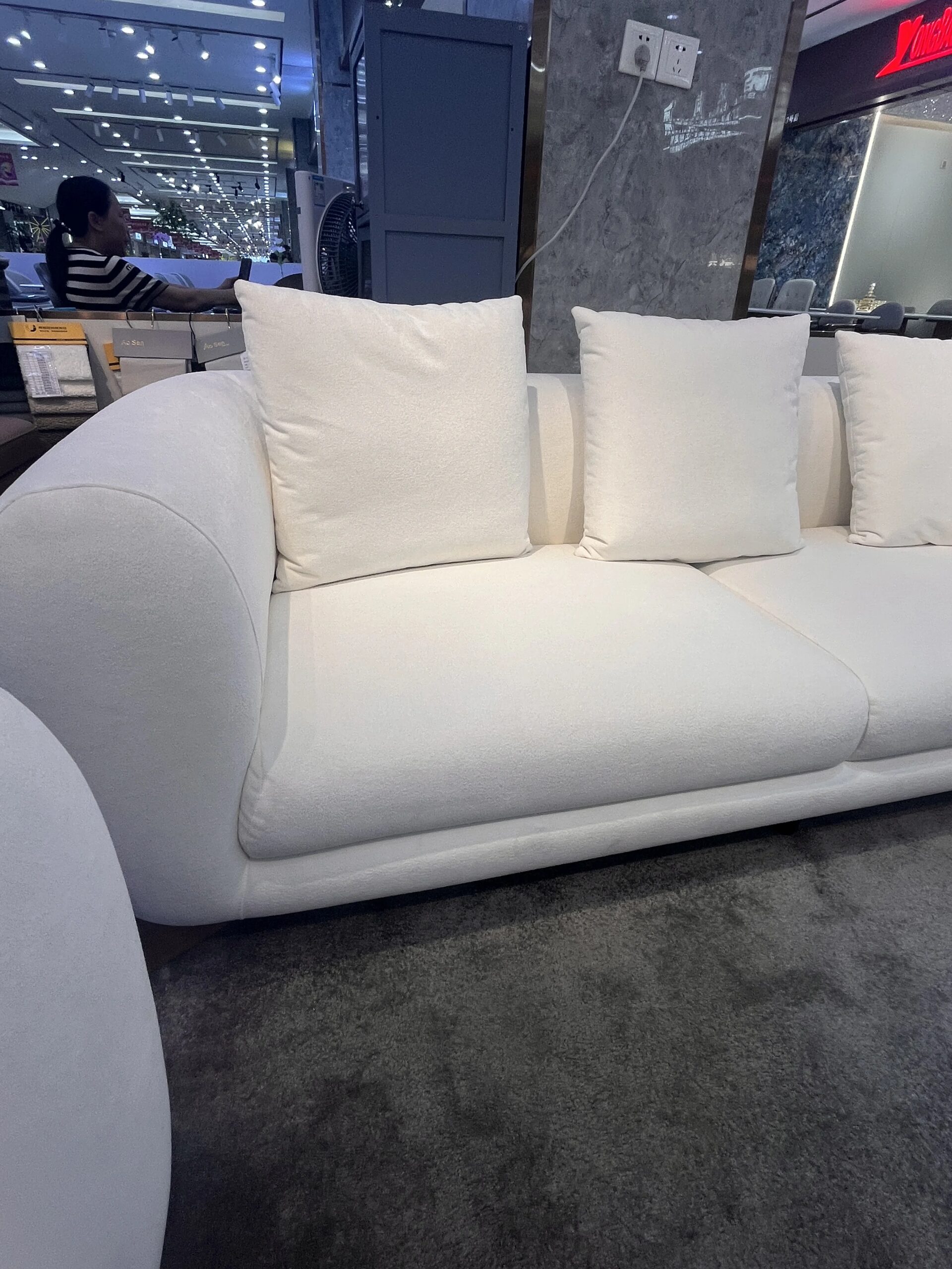 Modern-Wabi-Sabi-Style-Three-Seat-Corner