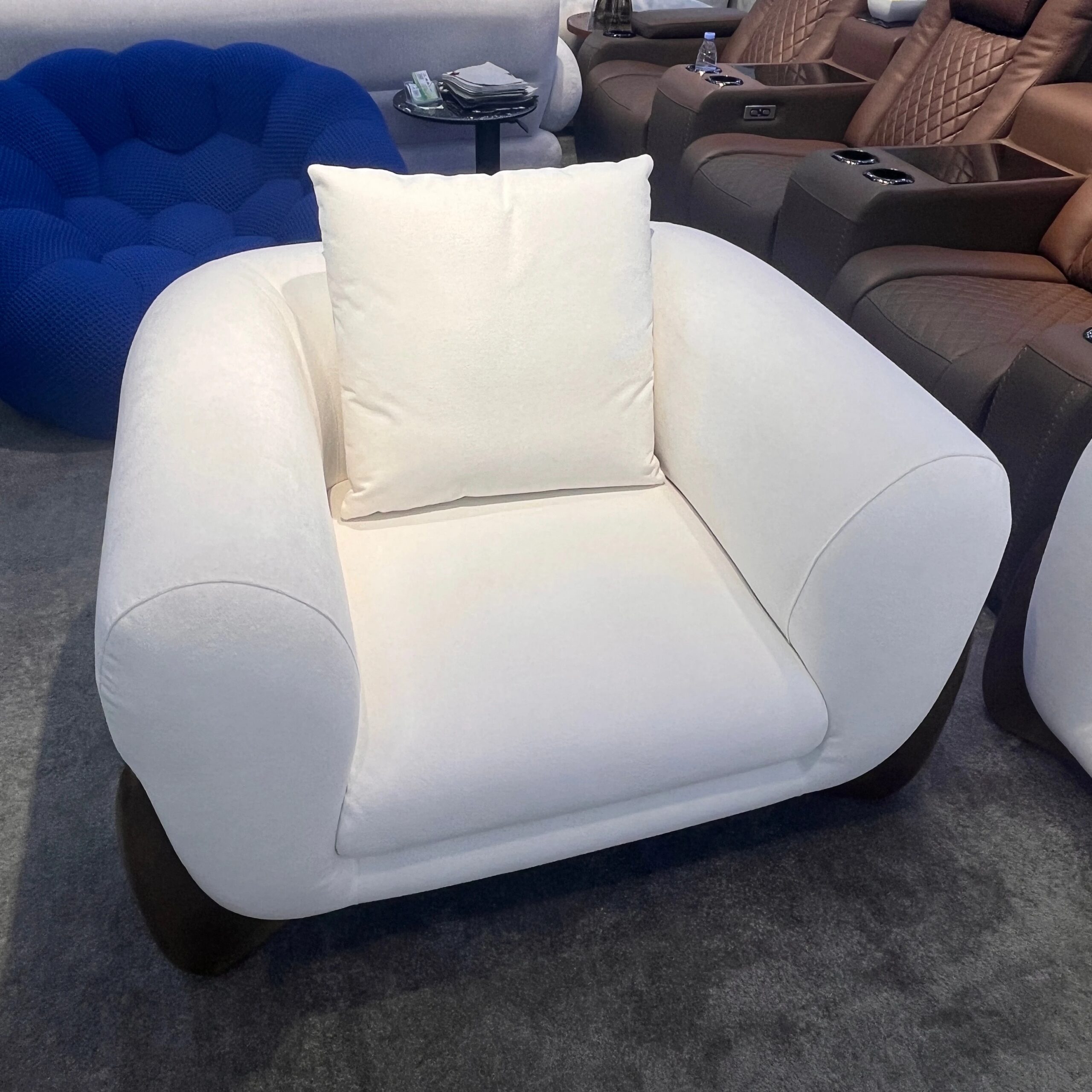 Modern-Wabi-Sabi-Style-Three-Seat-Corner