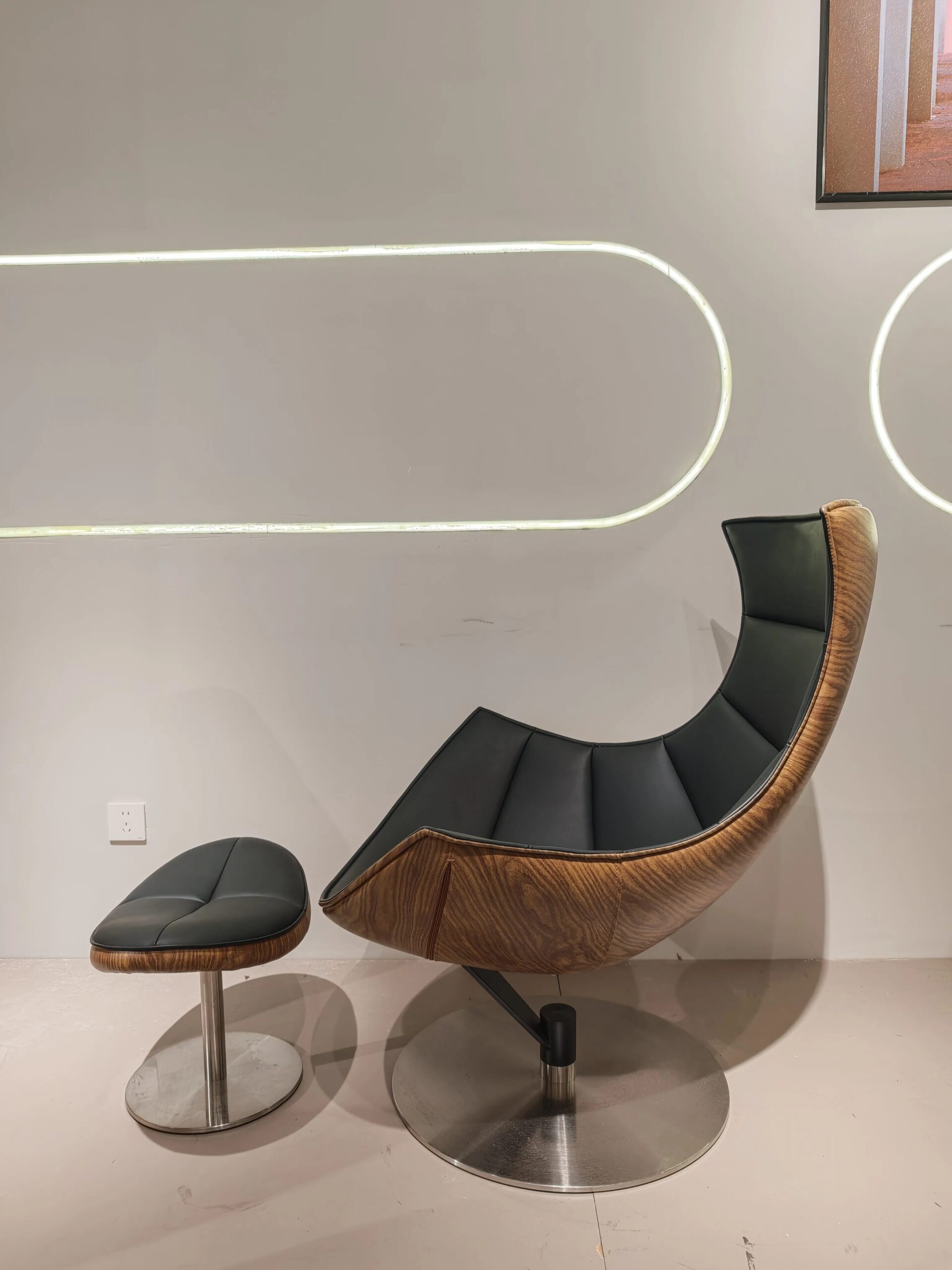 Sectional-Modern-Leather-Chaise-Lounge-Chair-with