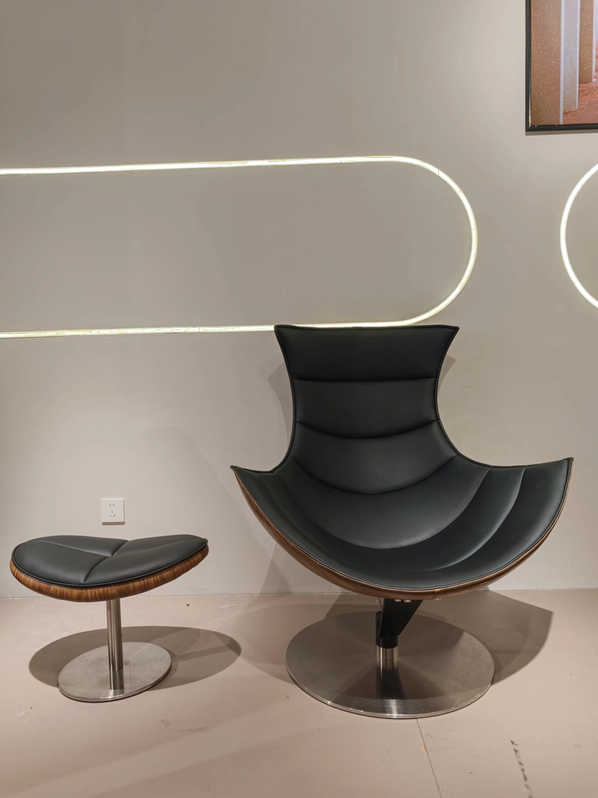 Sectional-Modern-Leather-Chaise-Lounge-Chair-with